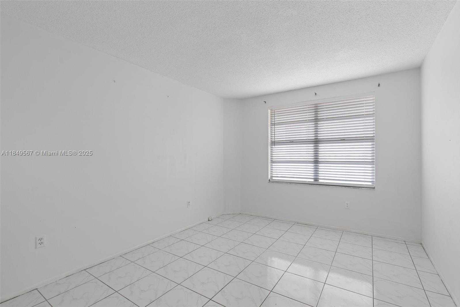 Small Image of 1965 SOUTH OCEAN DR #MS, Hallandale Beach Number 14