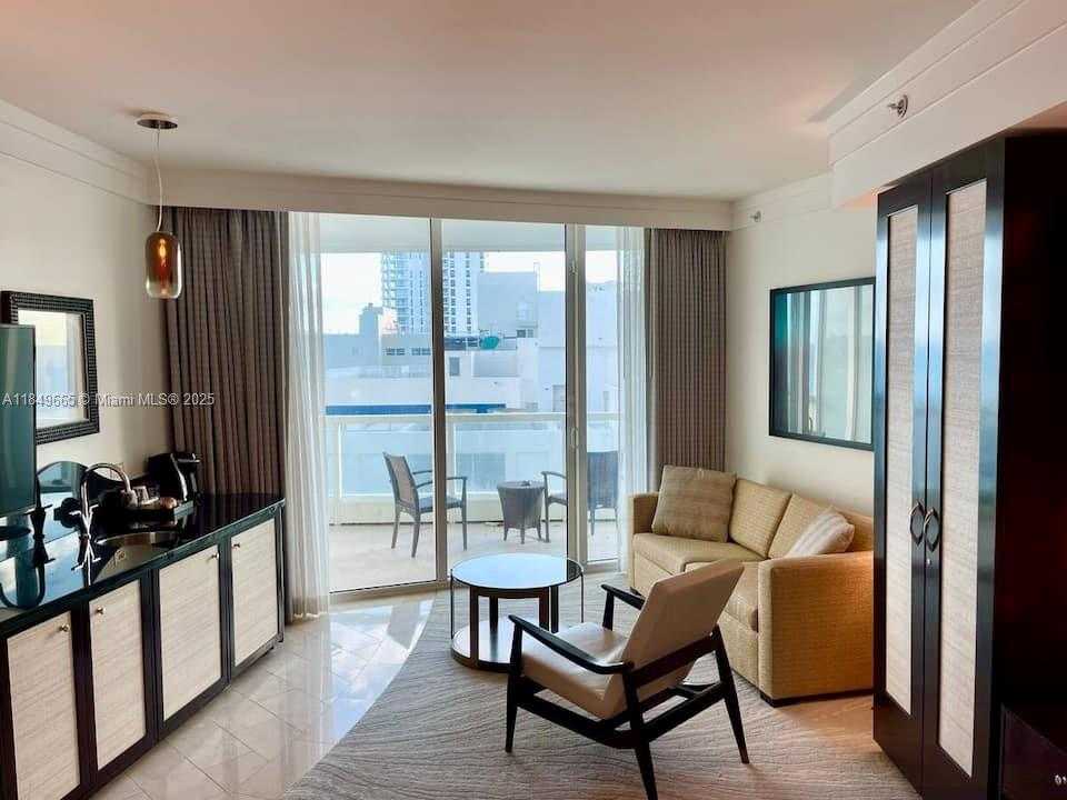 Small Image of 4391 COLLINS AVE #918, Miami Beach Number 3