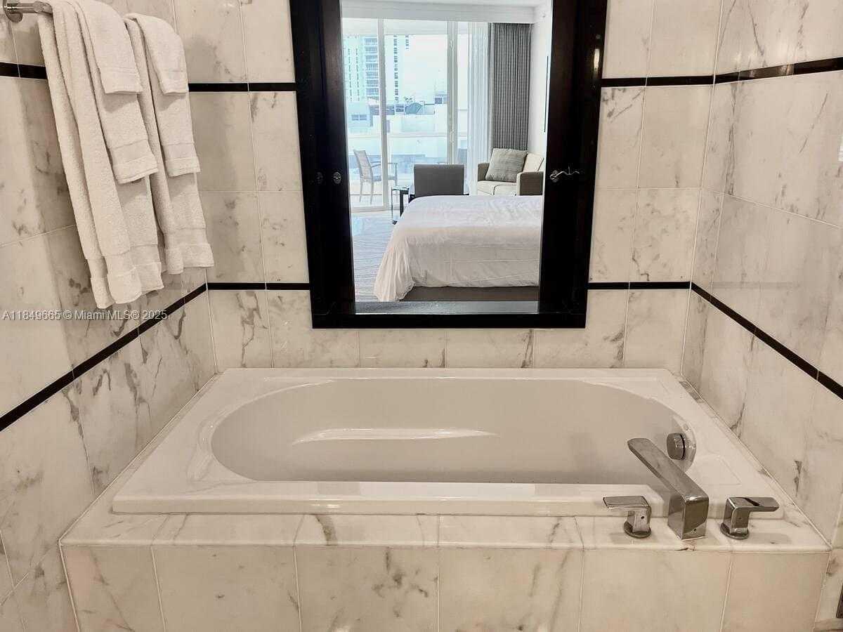 Small Image of 4391 COLLINS AVE #918, Miami Beach Number 4