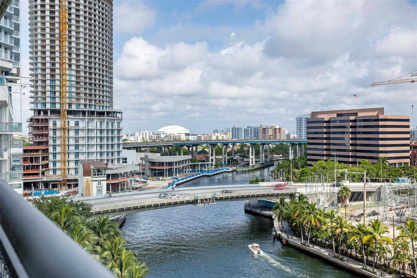Small Image of 690 SOUTH WEST 1ST CT #1005, Miami Number 11