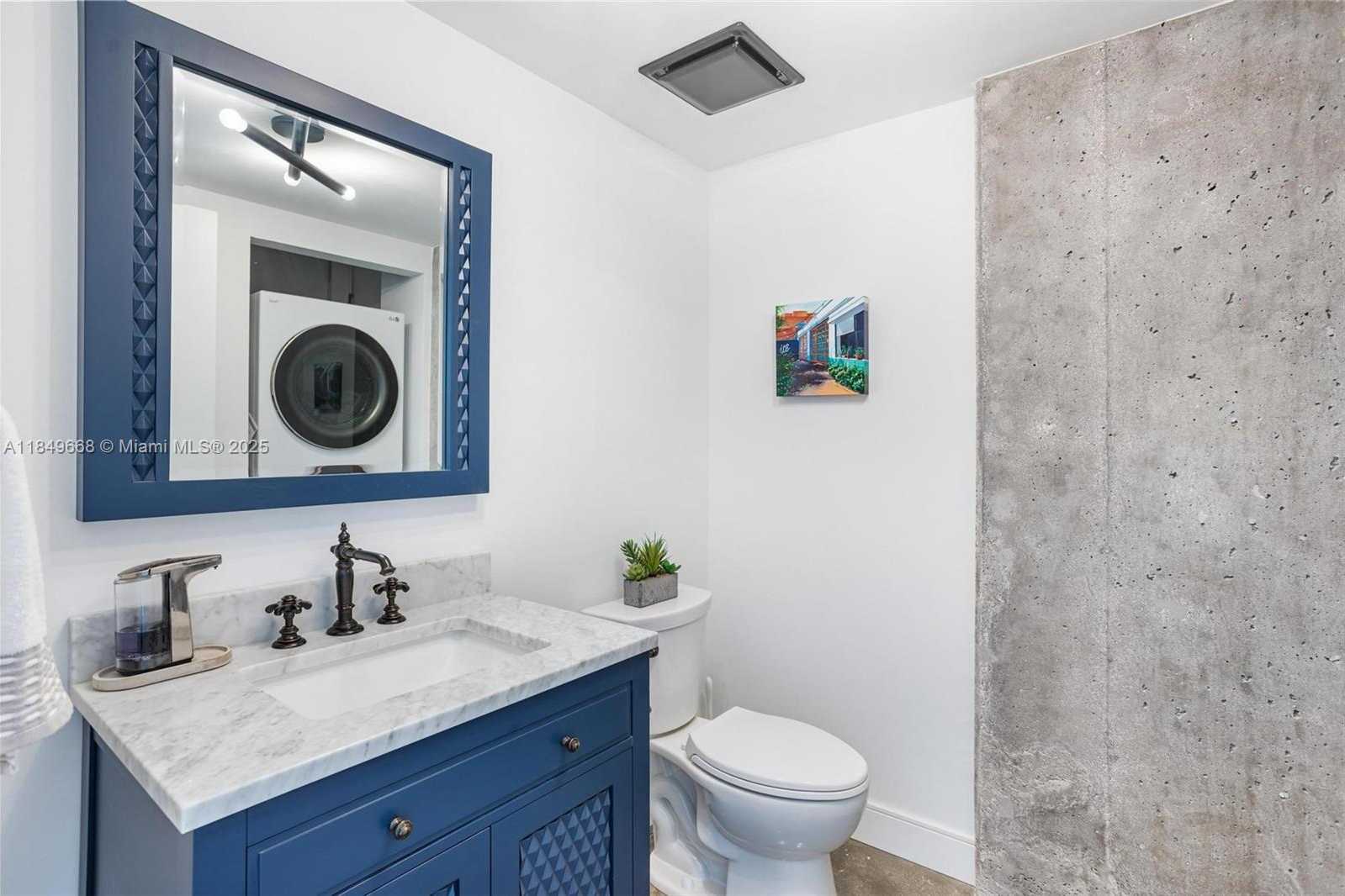 Small Image of 690 SOUTH WEST 1ST CT #1005, Miami Number 12