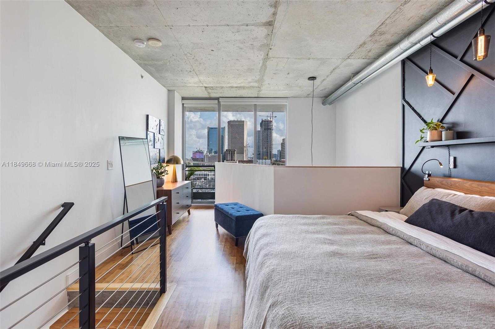 Small Image of 690 SOUTH WEST 1ST CT #1005, Miami Number 15