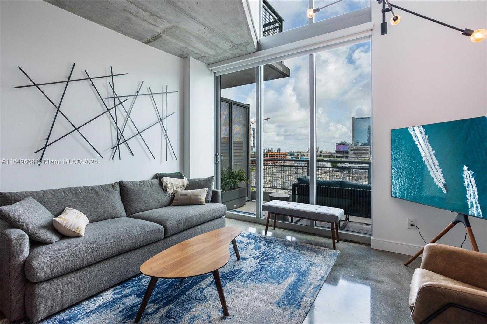 Small Image of 690 SOUTH WEST 1ST CT #1005, Miami Number 6