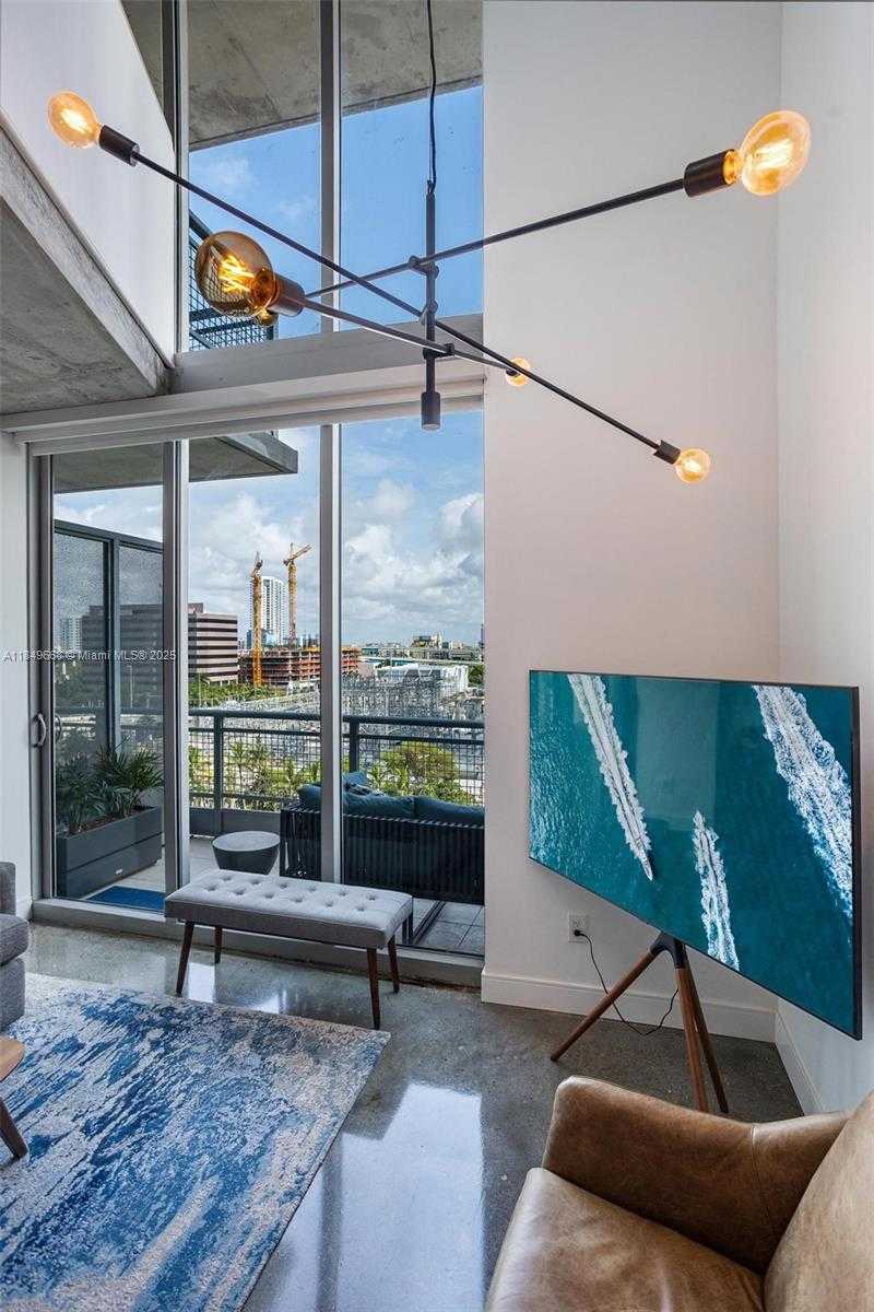 Small Image of 690 SOUTH WEST 1ST CT #1005, Miami Number 7