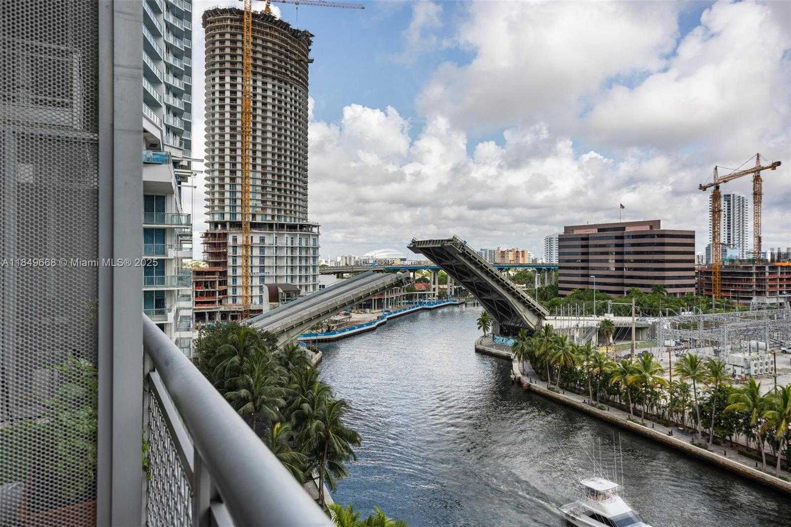Small Image of 690 SOUTH WEST 1ST CT #1005, Miami Number 9