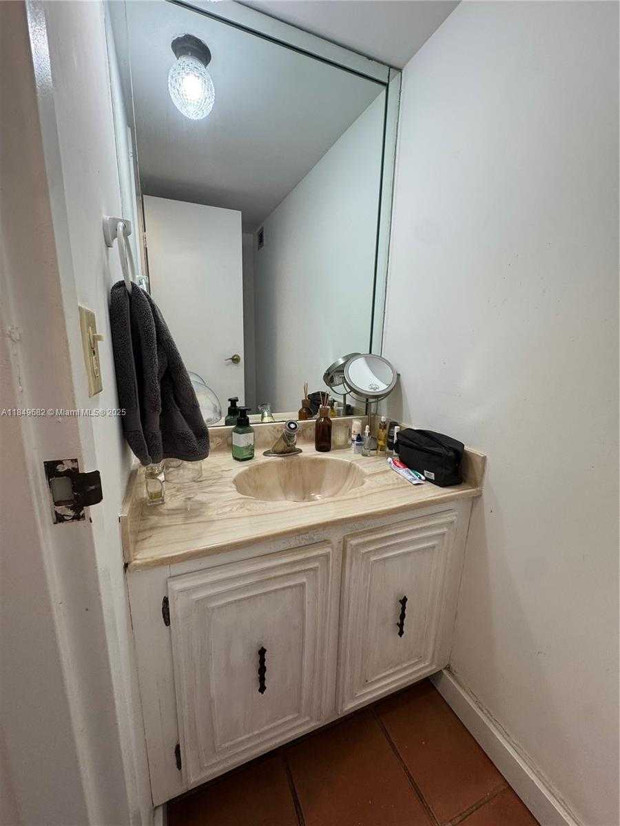 Small Image of 200 SOUTH EAST 15TH RD #4E, Miami Number 10