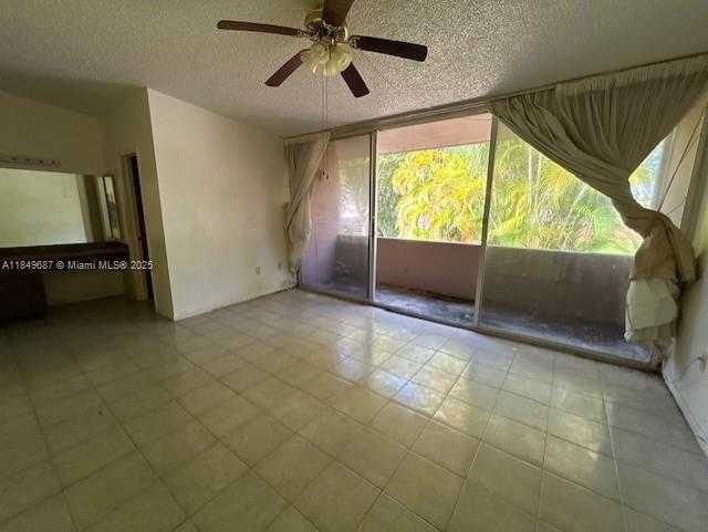 Small Image of 14124 KENDALE LAKES CIR, Miami Number 11
