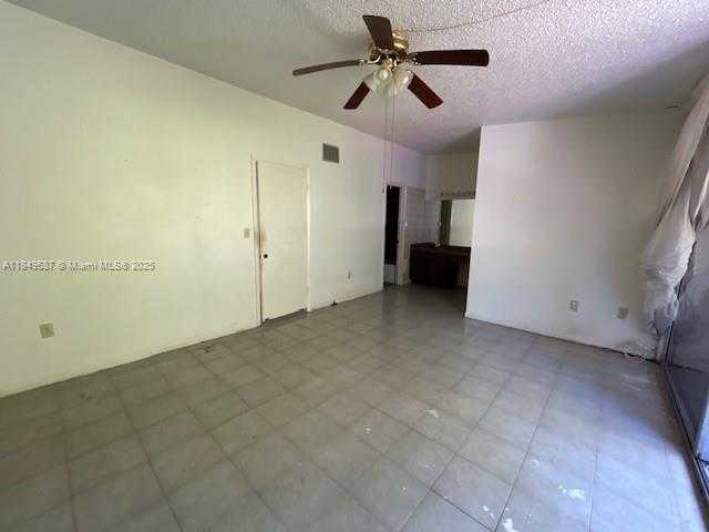 Small Image of 14124 KENDALE LAKES CIR, Miami Number 12