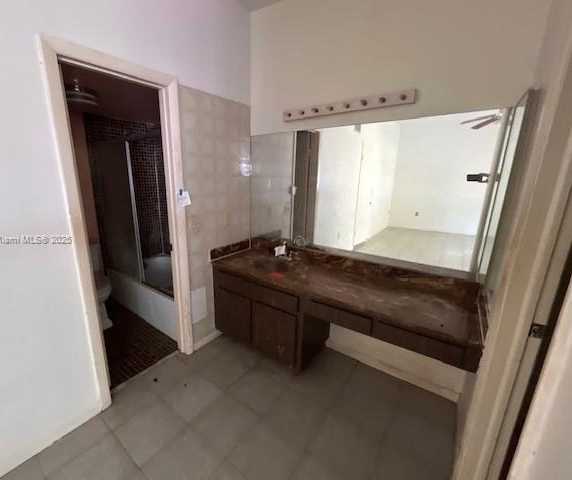 Small Image of 14124 KENDALE LAKES CIR, Miami Number 13