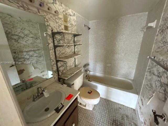 Small Image of 14124 KENDALE LAKES CIR, Miami Number 17