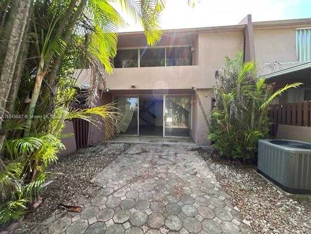 Small Image of 14124 KENDALE LAKES CIR, Miami Number 21