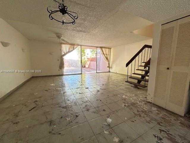 Small Image of 14124 KENDALE LAKES CIR, Miami Number 6