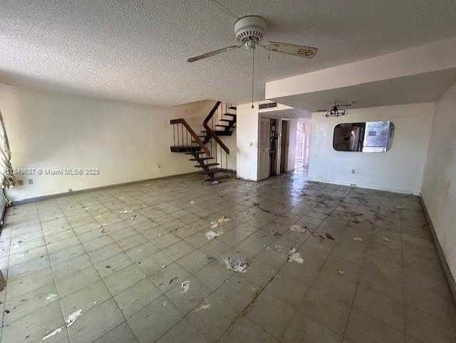 Small Image of 14124 KENDALE LAKES CIR, Miami Number 7