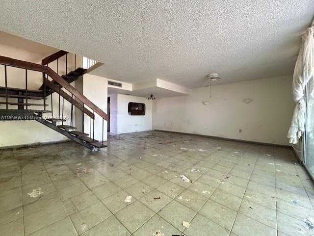 Small Image of 14124 KENDALE LAKES CIR, Miami Number 8