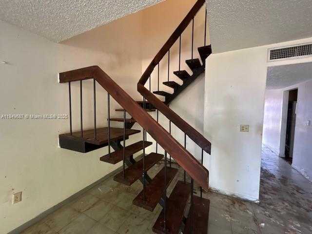 Small Image of 14124 KENDALE LAKES CIR, Miami Number 9