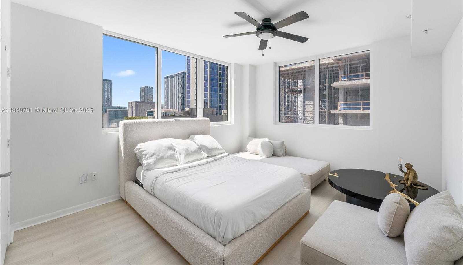 Small Image of 244 BISCAYNE BLVD #1808, Miami Number 10