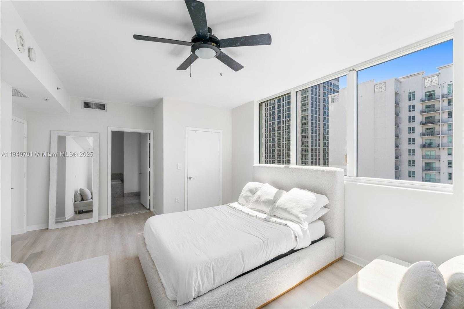 Small Image of 244 BISCAYNE BLVD #1808, Miami Number 12