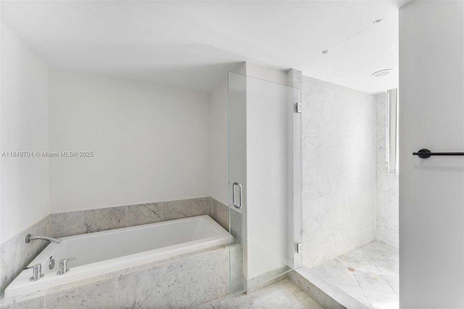 Small Image of 244 BISCAYNE BLVD #1808, Miami Number 14