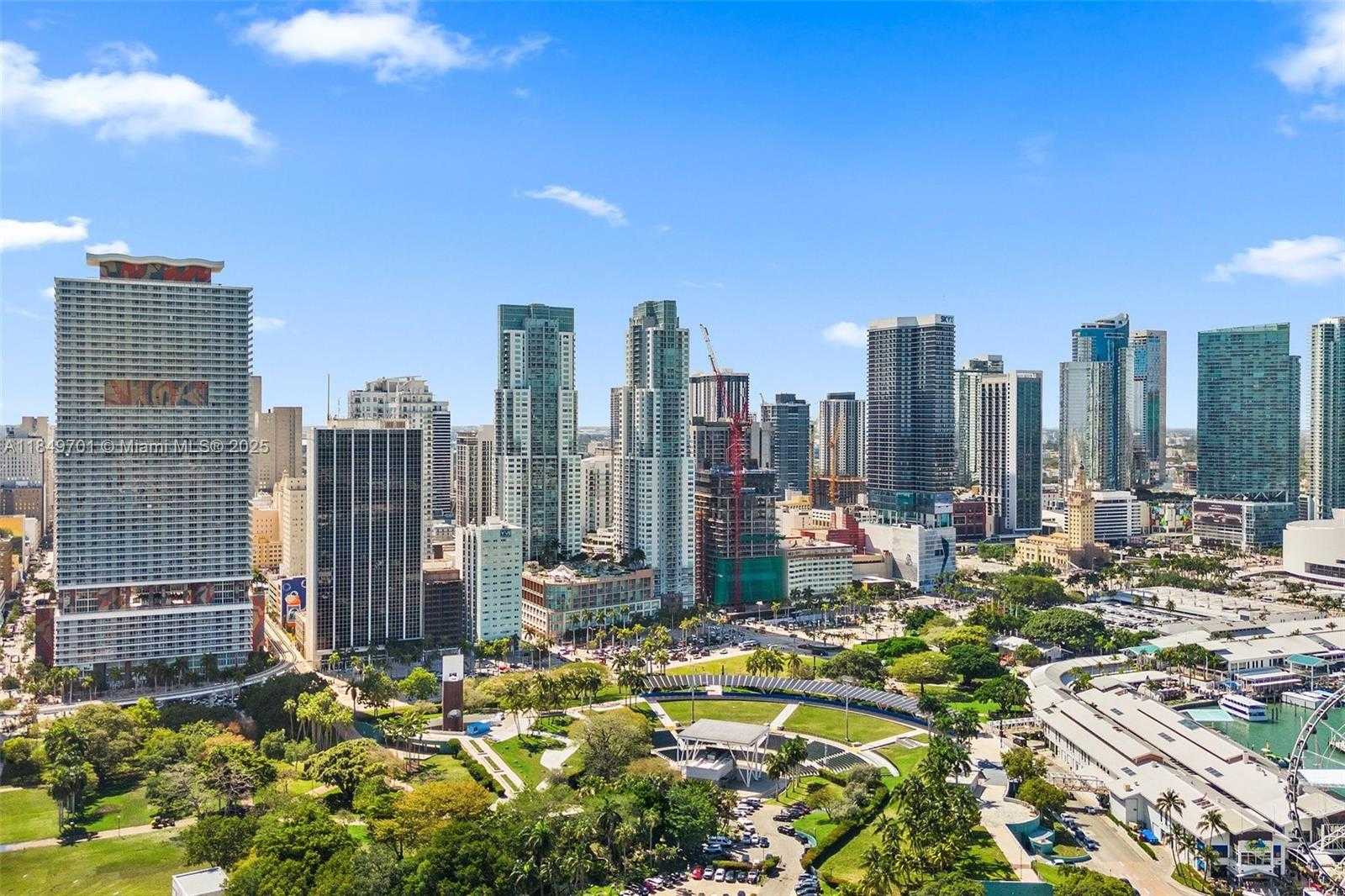 Small Image of 244 BISCAYNE BLVD #1808, Miami Number 17