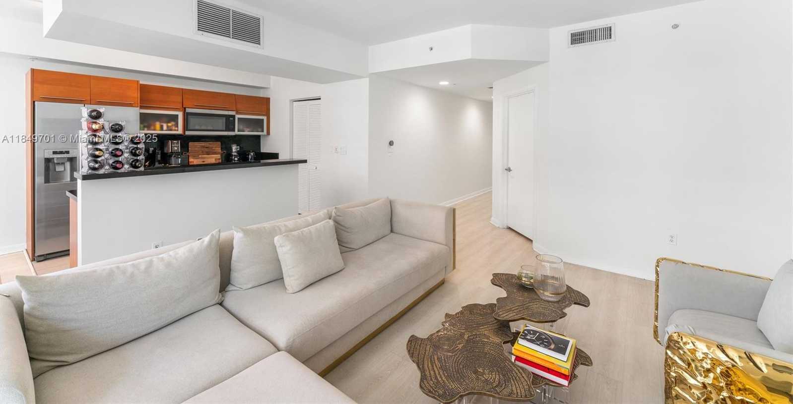 Small Image of 244 BISCAYNE BLVD #1808, Miami Number 2