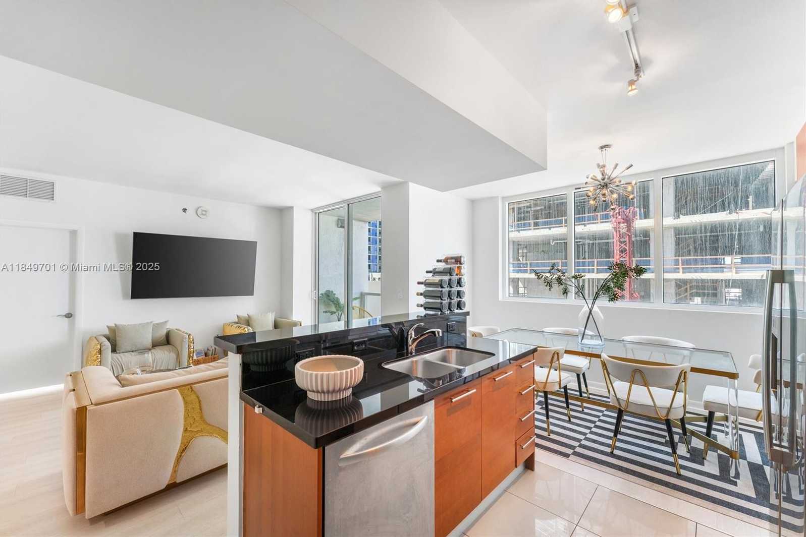 Small Image of 244 BISCAYNE BLVD #1808, Miami Number 5