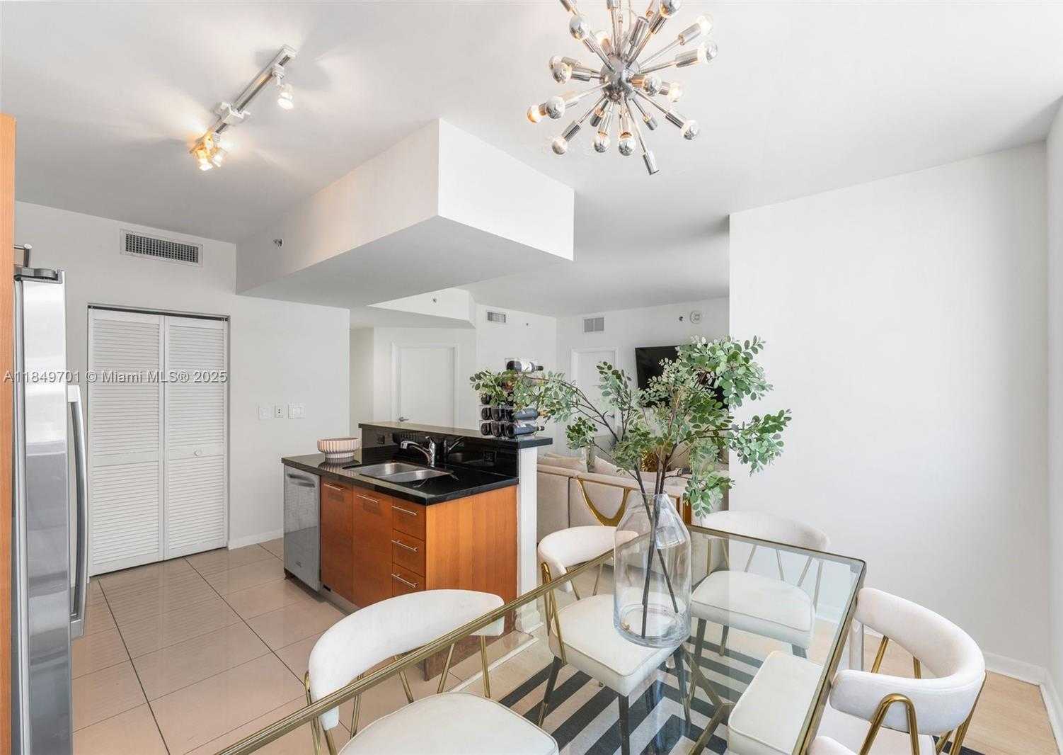 Small Image of 244 BISCAYNE BLVD #1808, Miami Number 6