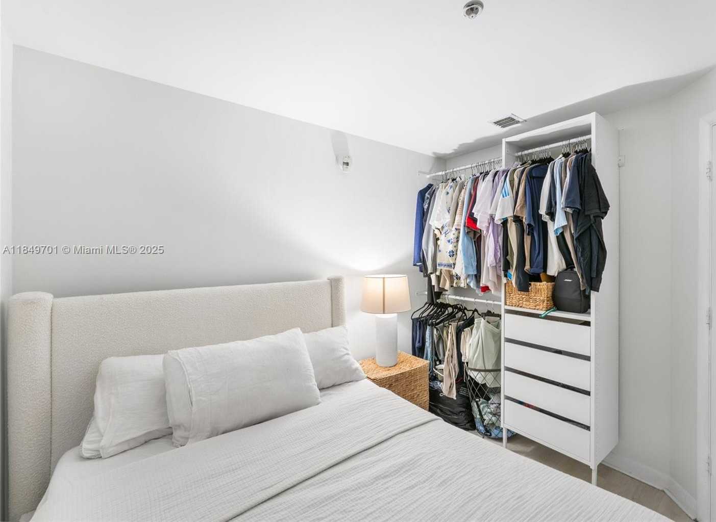 Small Image of 244 BISCAYNE BLVD #1808, Miami Number 8