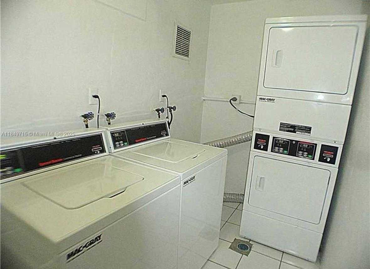 Small Image of 2016 BAY DR #202, Miami Beach Number 15