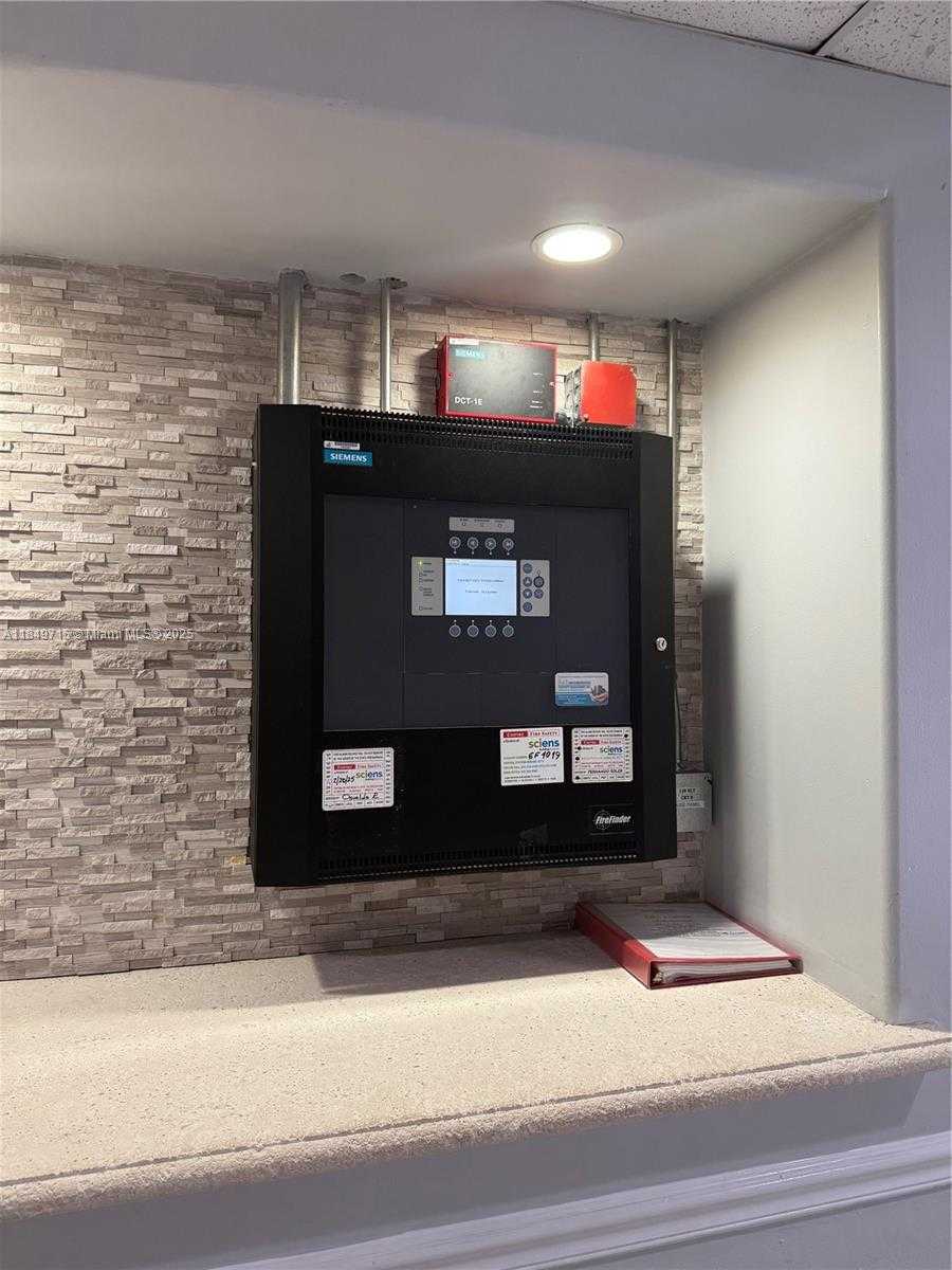Small Image of 2016 BAY DR #202, Miami Beach Number 22