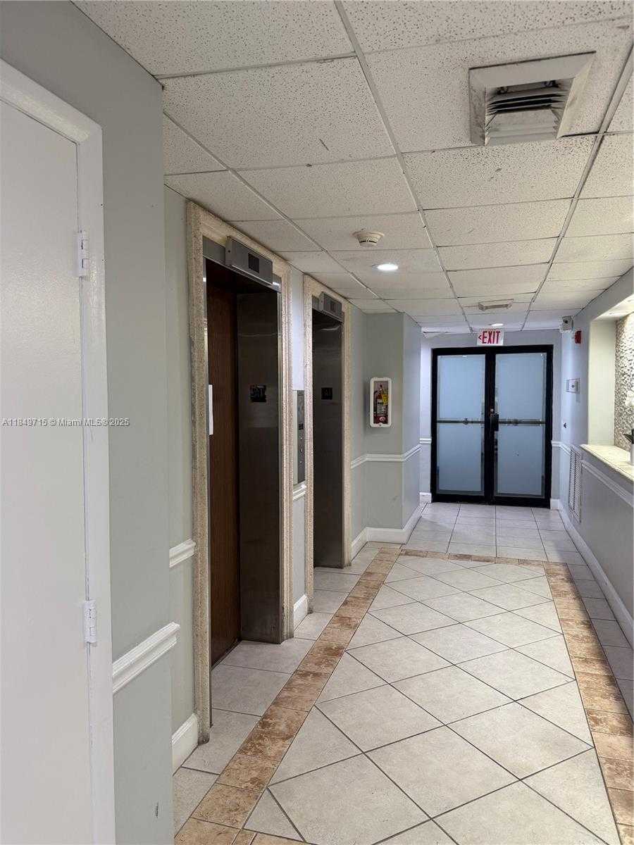 Small Image of 2016 BAY DR #202, Miami Beach Number 23