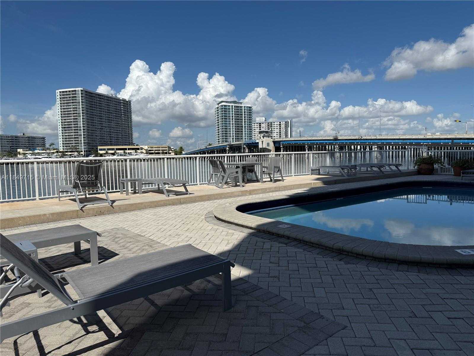 Small Image of 2016 BAY DR #202, Miami Beach Number 28