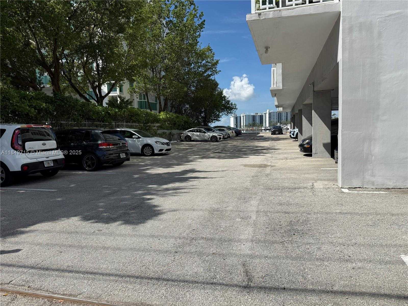 Small Image of 2016 BAY DR #202, Miami Beach Number 37