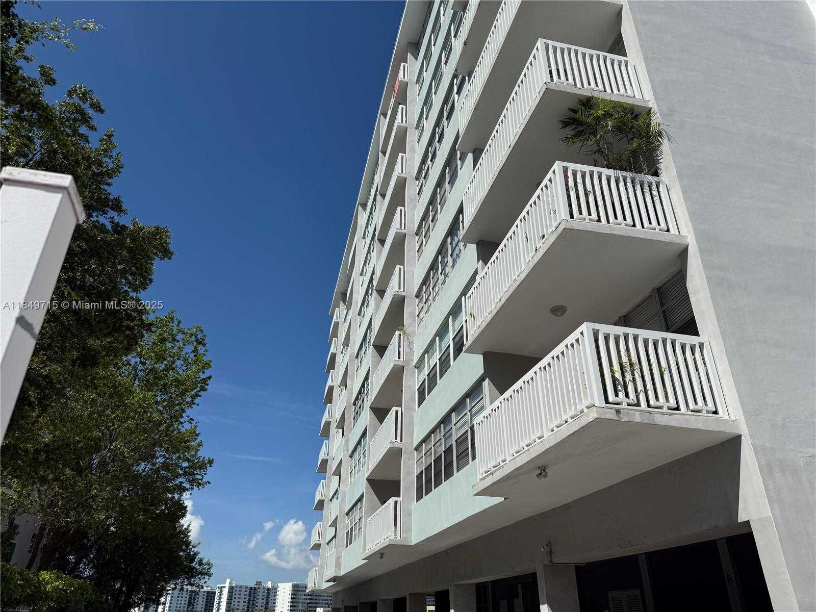 Small Image of 2016 BAY DR #202, Miami Beach Number 38