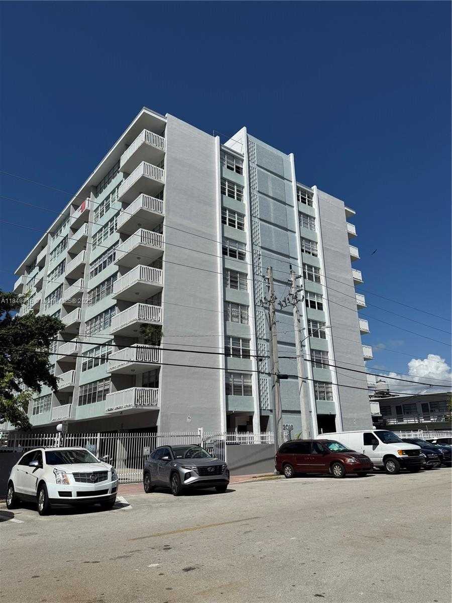 Small Image of 2016 BAY DR #202, Miami Beach Number 40