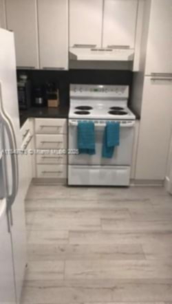Small Image of 2016 BAY DR #202, Miami Beach Number 8
