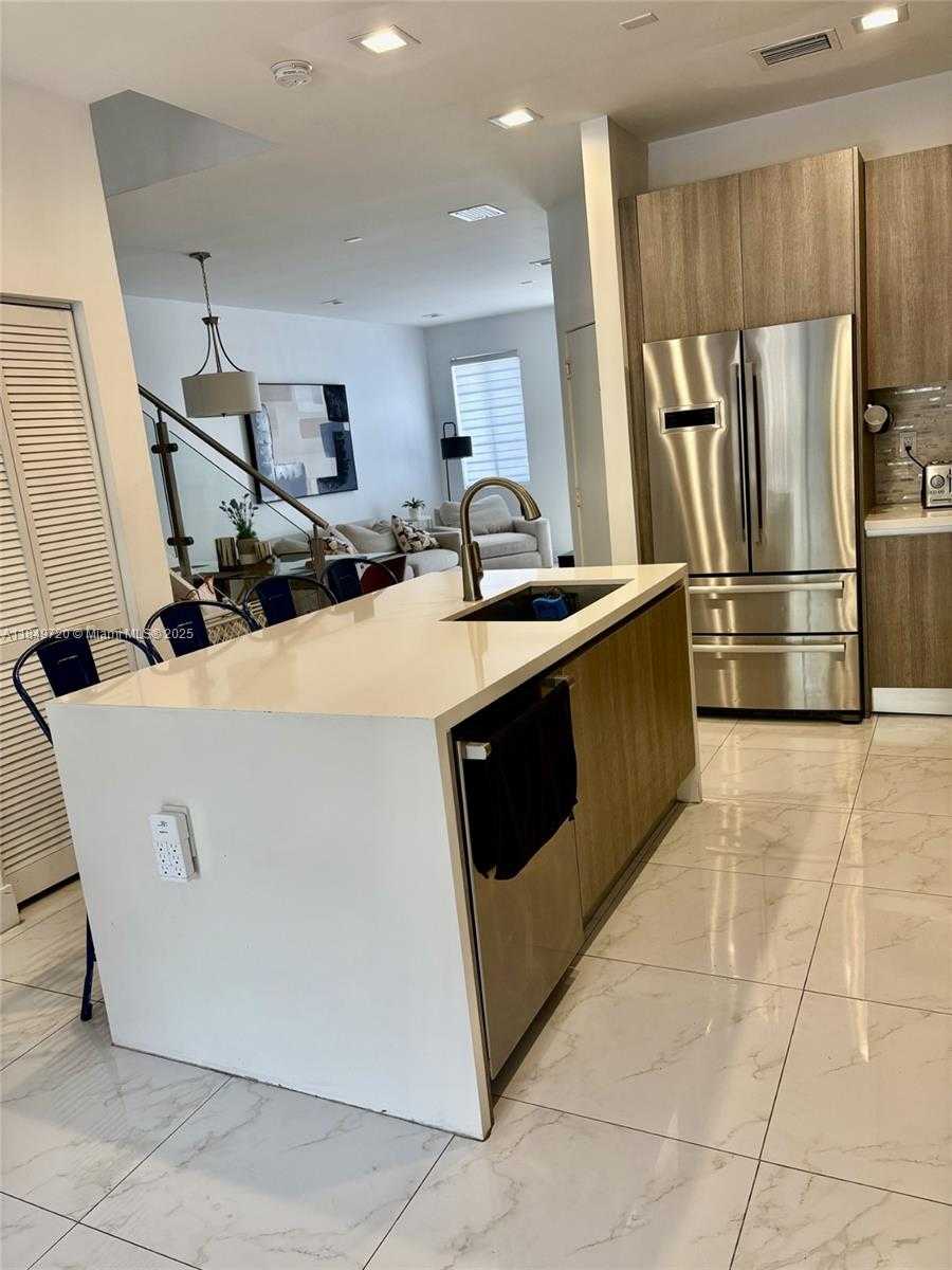 Small Image of 10225 NORTH WEST 72ND TER, Doral Number 12
