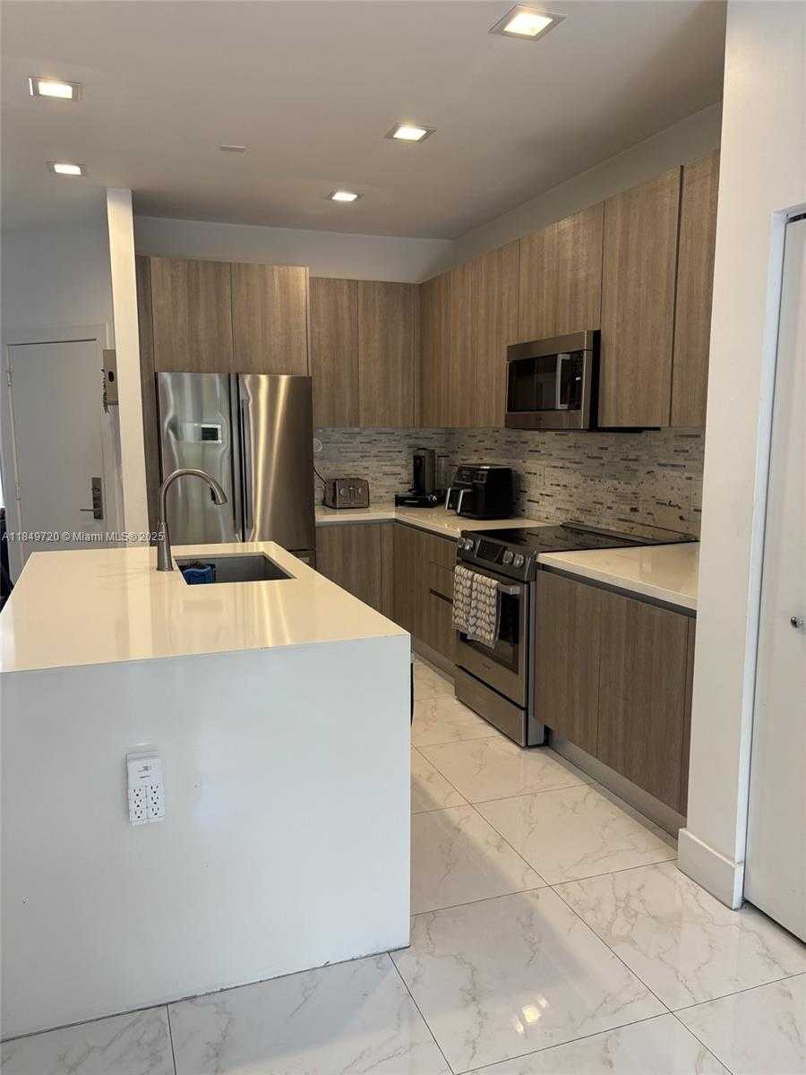 Small Image of 10225 NORTH WEST 72ND TER, Doral Number 13
