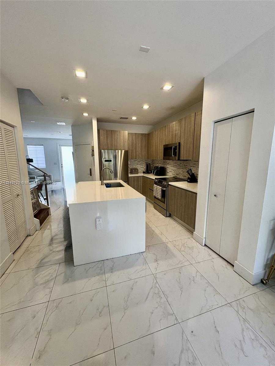Small Image of 10225 NORTH WEST 72ND TER, Doral Number 14