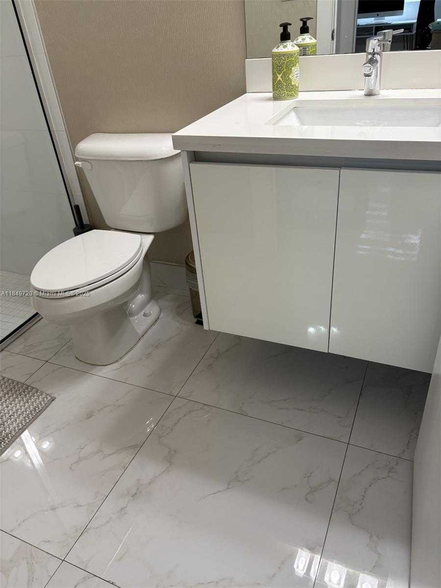 Small Image of 10225 NORTH WEST 72ND TER, Doral Number 20