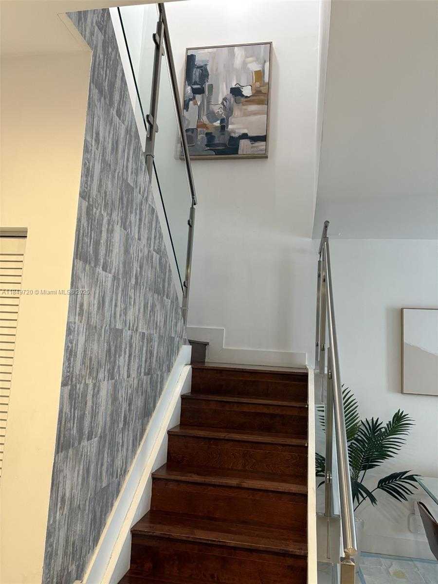 Small Image of 10225 NORTH WEST 72ND TER, Doral Number 21