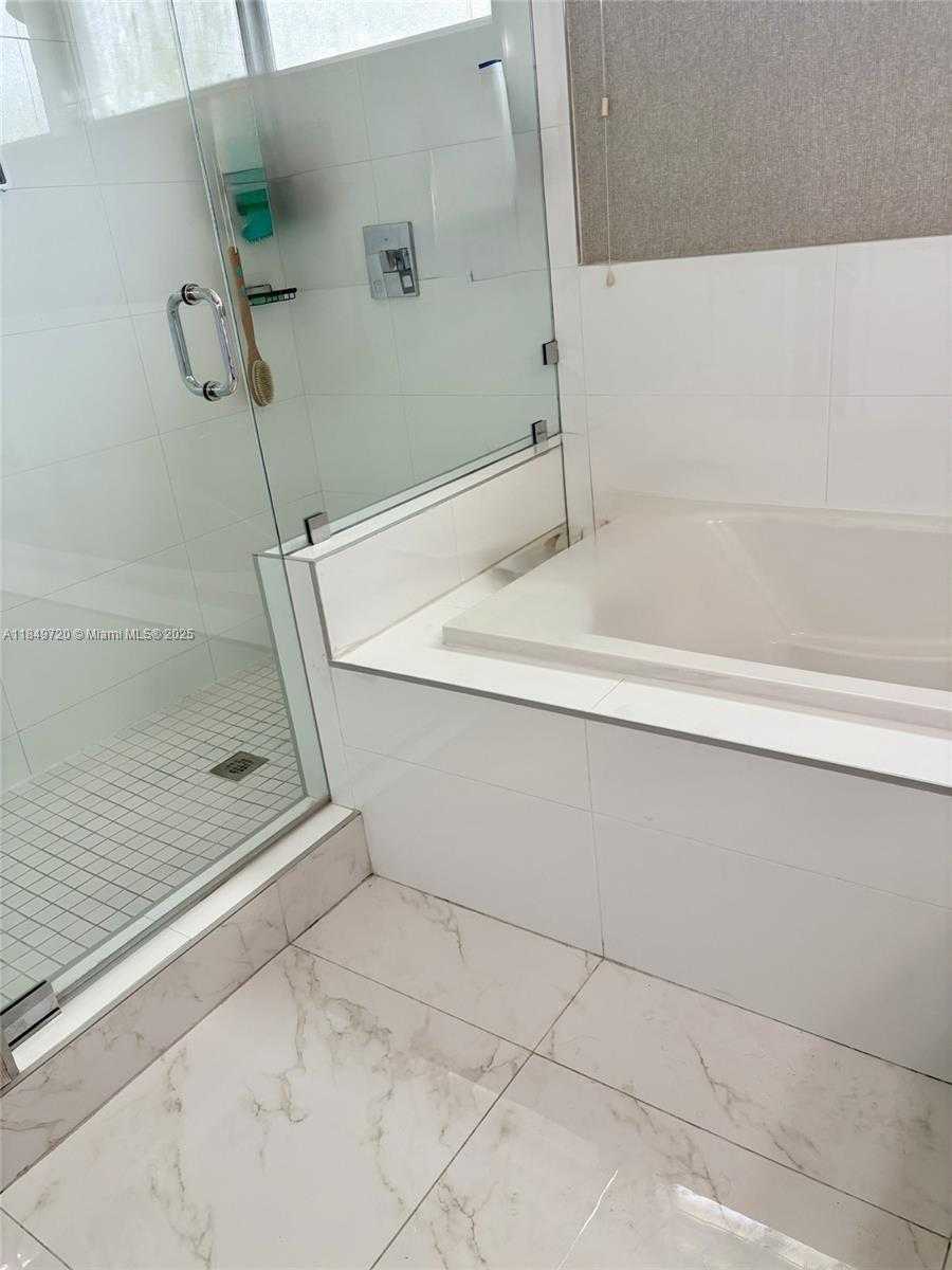 Small Image of 10225 NORTH WEST 72ND TER, Doral Number 27