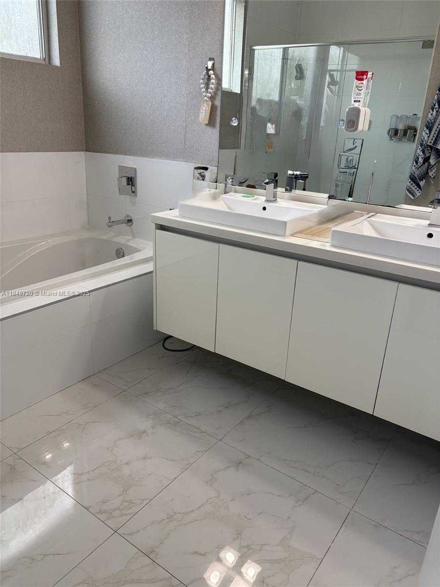 Small Image of 10225 NORTH WEST 72ND TER, Doral Number 28