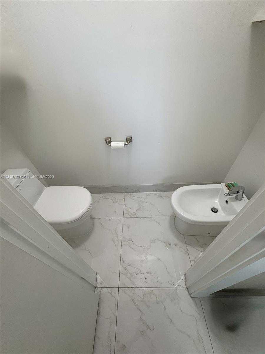 Small Image of 10225 NORTH WEST 72ND TER, Doral Number 29