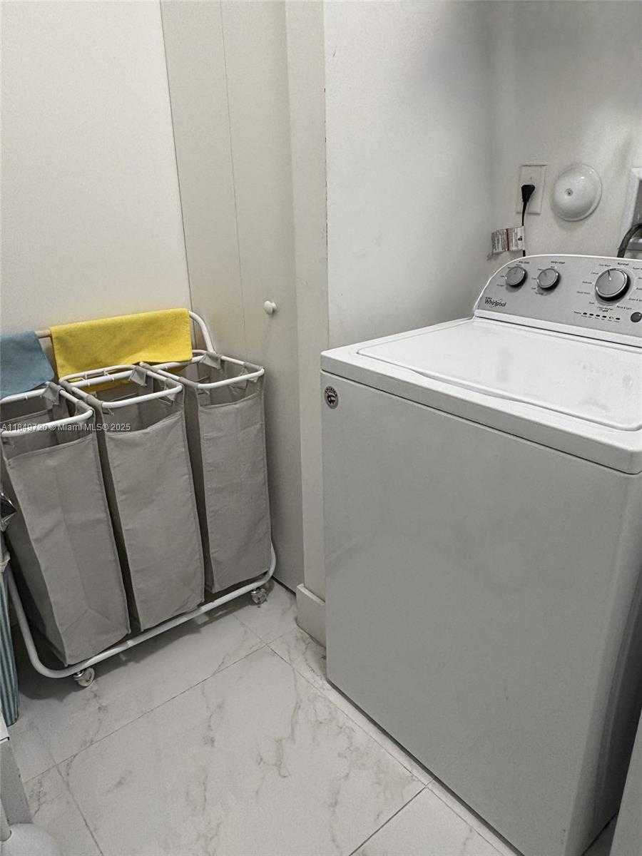 Small Image of 10225 NORTH WEST 72ND TER, Doral Number 31