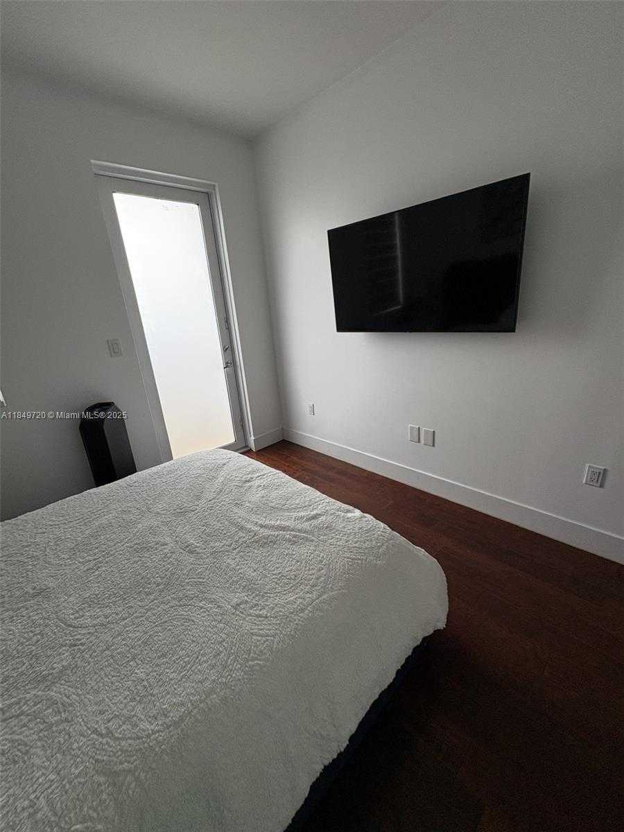 Small Image of 10225 NORTH WEST 72ND TER, Doral Number 33