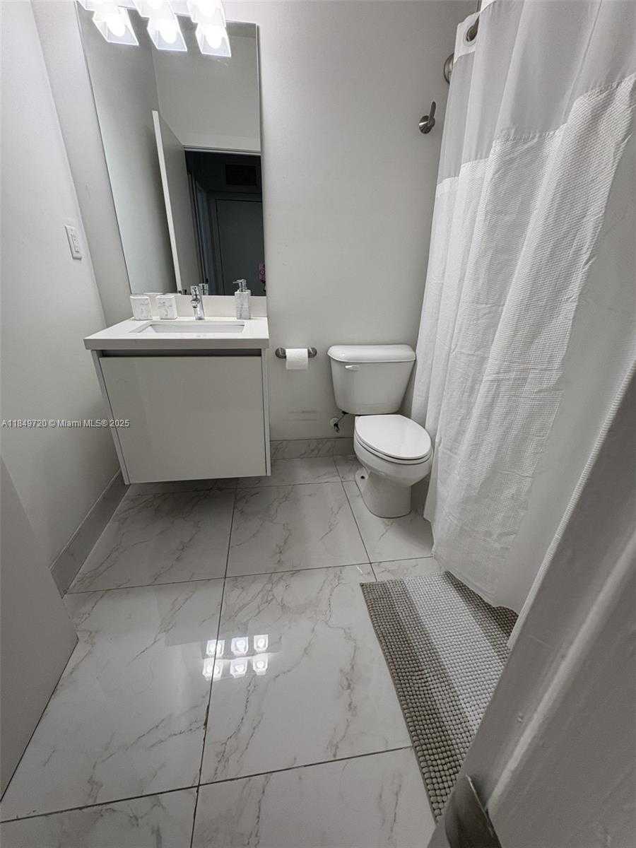 Small Image of 10225 NORTH WEST 72ND TER, Doral Number 34