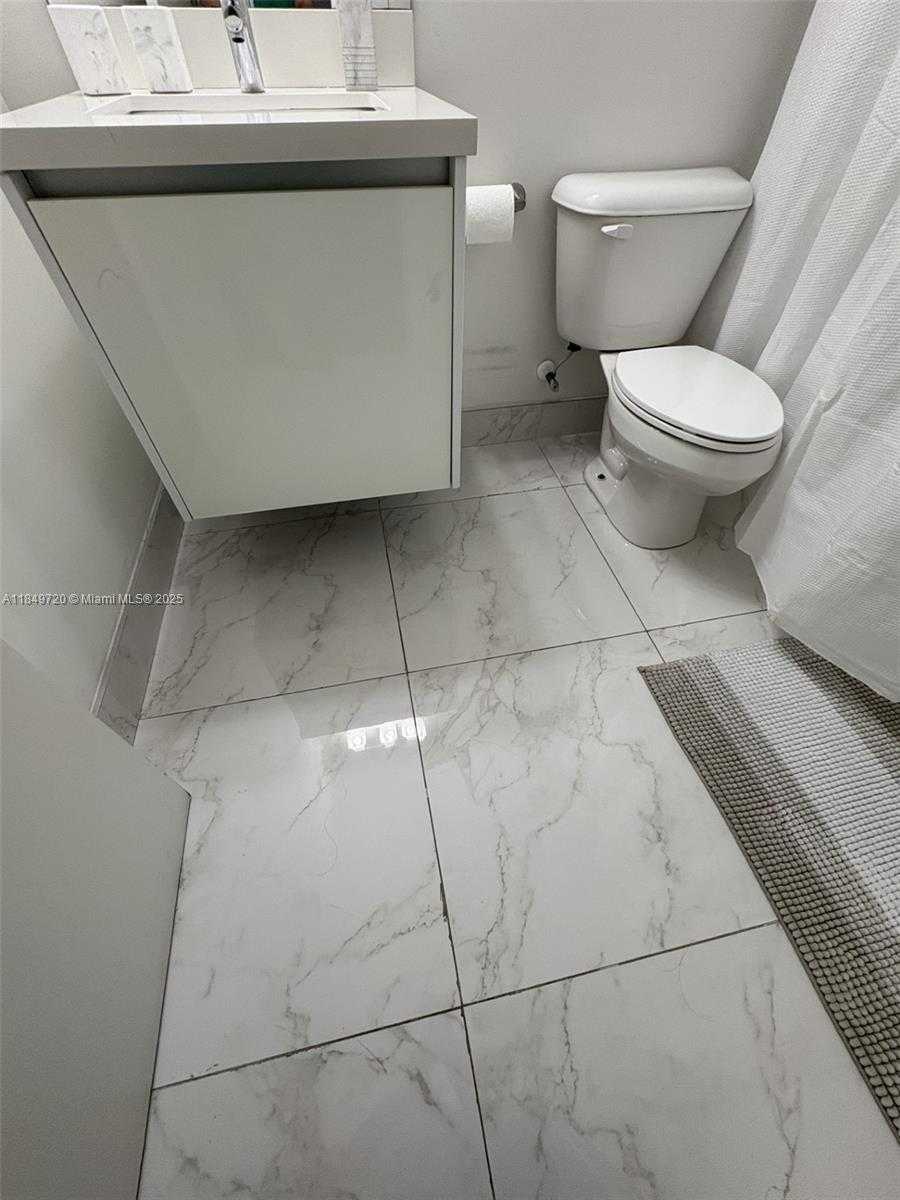 Small Image of 10225 NORTH WEST 72ND TER, Doral Number 35