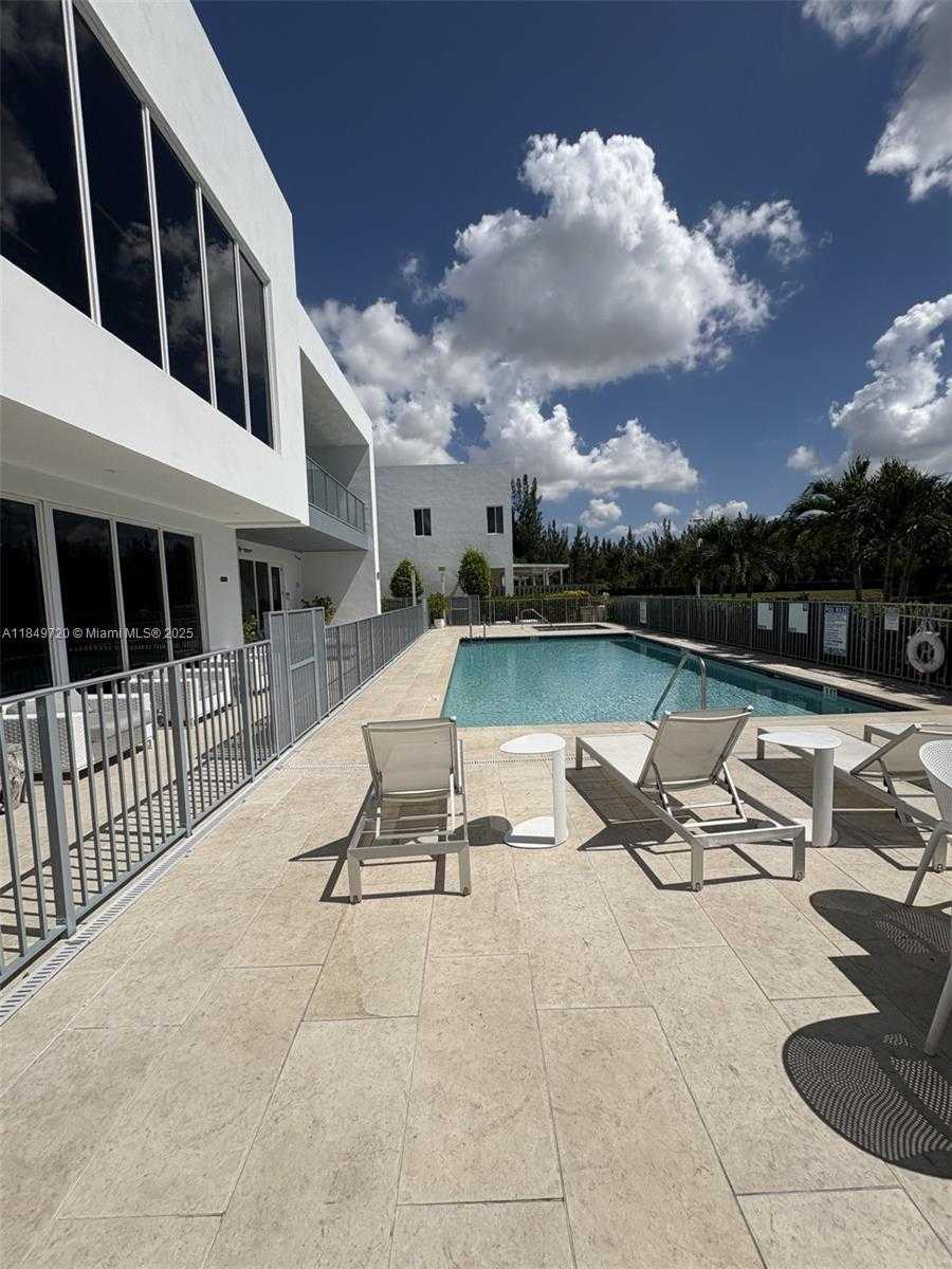 Small Image of 10225 NORTH WEST 72ND TER, Doral Number 39