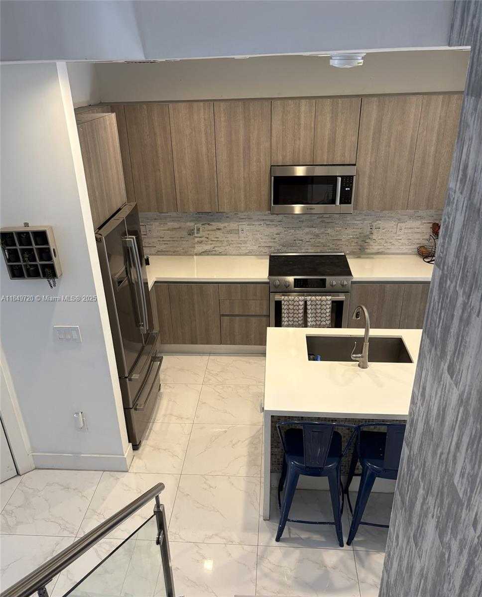 Small Image of 10225 NORTH WEST 72ND TER, Doral Number 4