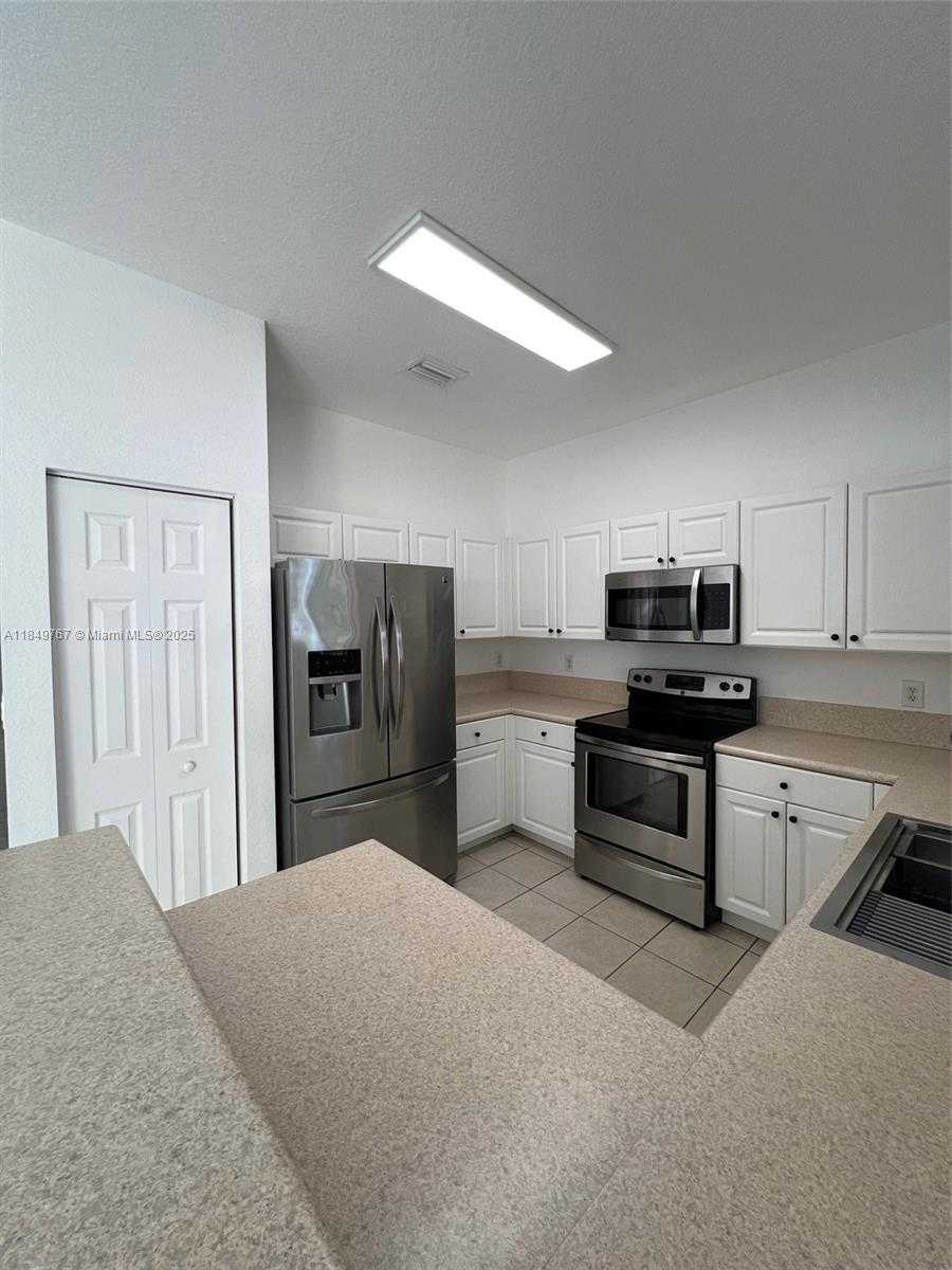 Small Image of 12724 SOUTH WEST 133RD ST, Miami Number 6